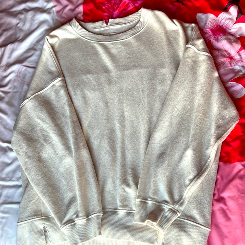 Aerie women’s cream oversized sweater